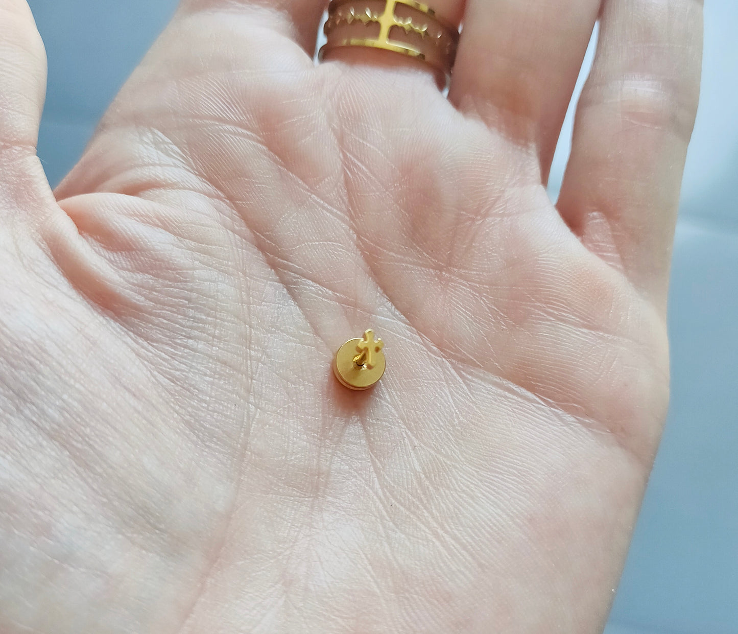 Pendiente Cartílago Cruz (Una unidad)